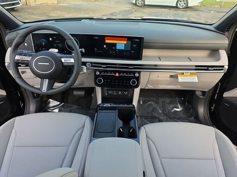 New 2025 Hyundai Tucson Limited image 17