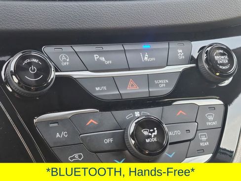 Used 2024 Chrysler Pacifica Touring-L image 22