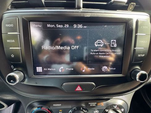 Used 2022 Kia Soul LX w/ Technology Package image 23