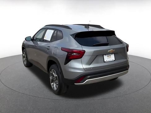 Used 2025 Chevrolet Trax LT image 11