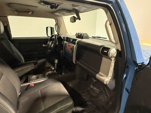Used 2013 Toyota FJ Cruiser 4WD w/ Convenience Pkg image 51