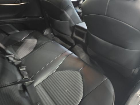 Used 2019 Toyota Camry SE FWD image 11