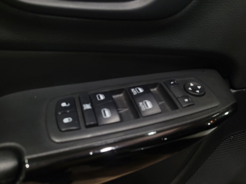Used 2019 Jeep Cherokee Latitude Plus AWD/4WD image 27