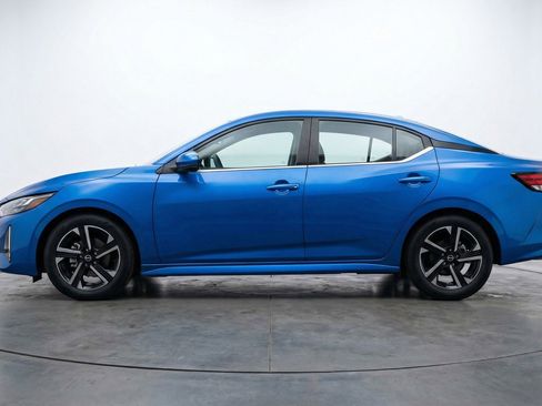 Used 2025 Nissan Sentra SV FWD image 5