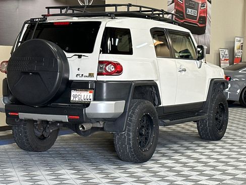 Used 2013 Toyota FJ Cruiser 4WD w/ Upgrade Pkg image 4