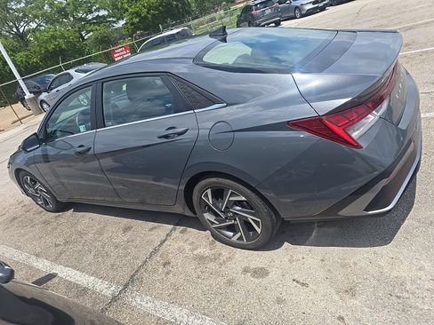 Used 2024 Hyundai Elantra Limited FWD image 9