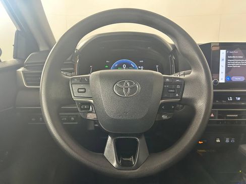 Used 2025 Toyota Camry LE FWD image 5