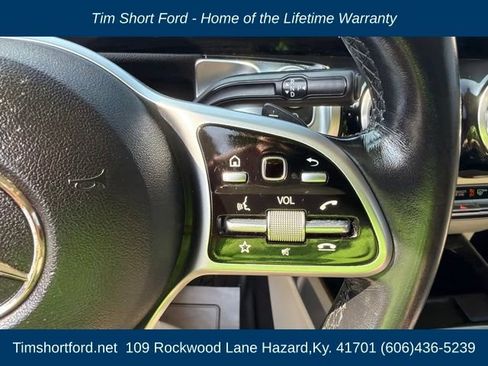 Used 2023 Mercedes-Benz GLB 250 4MATIC w/ Premium Package image 12