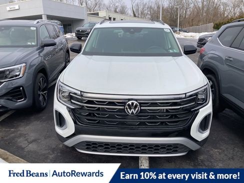 New 2026 Volkswagen Atlas Peak Edition image 2