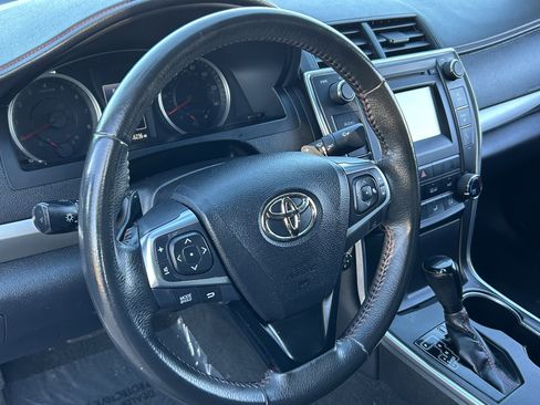 Used 2017 Toyota Camry SE image 19