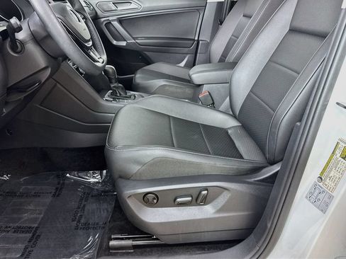 Used 2020 Volkswagen Tiguan SE w/ Panoramic Sunroof Package AWD/4WD image 22