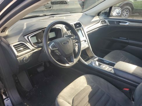 Used 2017 Ford Fusion SE w/ Fusion SE Technology Package image 7