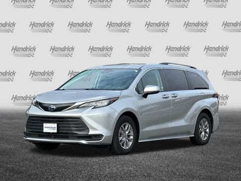 Used 2022 Toyota Sienna LE image 9
