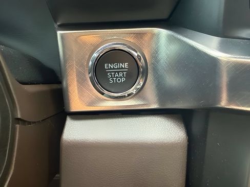 Used 2023 Ford F350 King Ranch AWD/4WD image 19