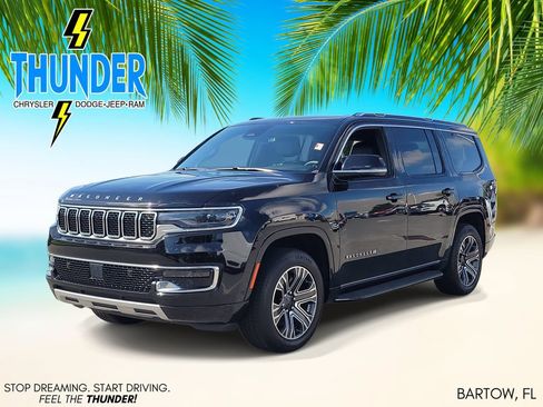 Certified 2024 Jeep Wagoneer Series II w/ Flexible Seating Group RWD image 2