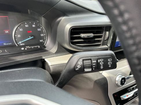 Used 2024 Ford Explorer XLT AWD/4WD image 27