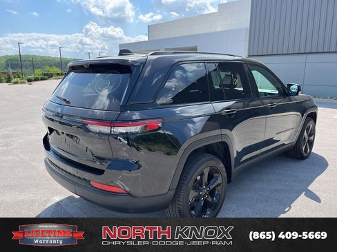 Used 2024 Jeep Grand Cherokee Limited w/ Luxury Tech Group II image 4