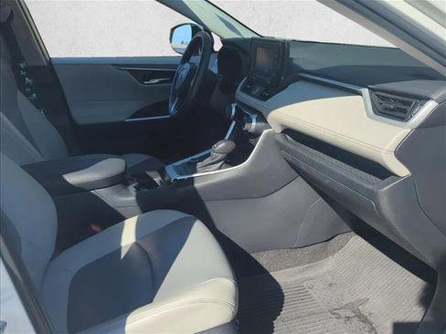 Used 2021 Toyota RAV4 XLE Premium image 24