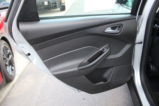 Used 2018 Ford Focus SE FWD image 18