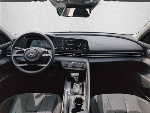 New 2026 Hyundai Elantra SE FWD image 18