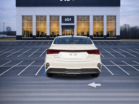 Used 2024 Kia Forte LXS w/ LXS Technology Package FWD image 6