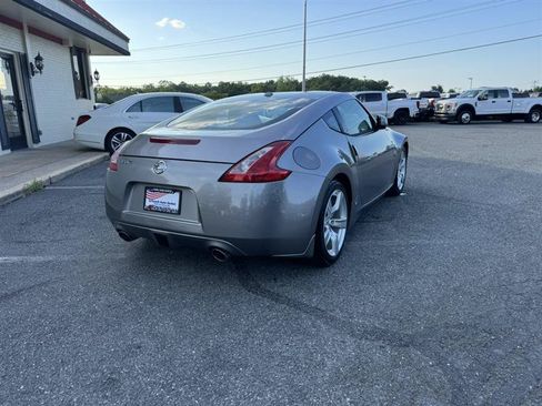 Used 2010 Nissan 370Z Touring RWD image 4