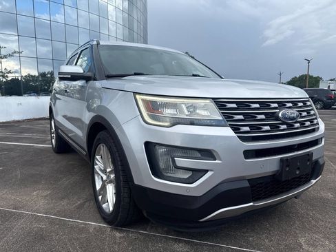 Used 2017 Ford Explorer Limited FWD image 10