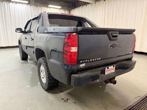 Used 2007 Chevrolet Avalanche LT w/ LT Preferred Equipment Group AWD/4WD image 9