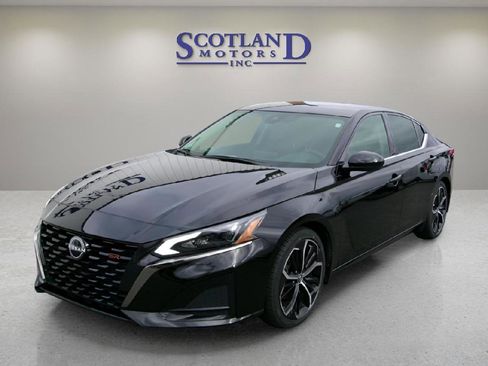 Used 2025 Nissan Altima 2.5 SR FWD image 2