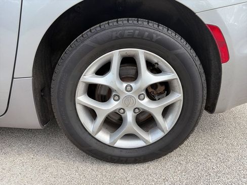 Used 2017 Chrysler Pacifica Touring-L w/ Tire & Wheel Group FWD image 16