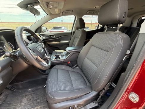 Used 2023 GMC Acadia SLE w/ Driver Convenience Package FWD image 9