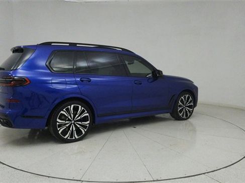 Used 2025 BMW X7 M60i image 8