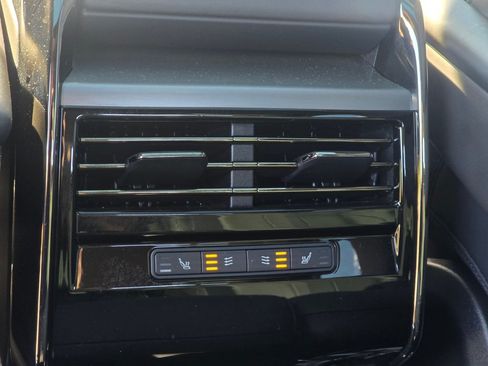 Used 2025 Land Rover Range Rover Sport SE AWD/4WD image 18
