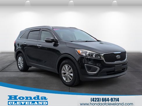 Used 2016 Kia Sorento FWD image 1