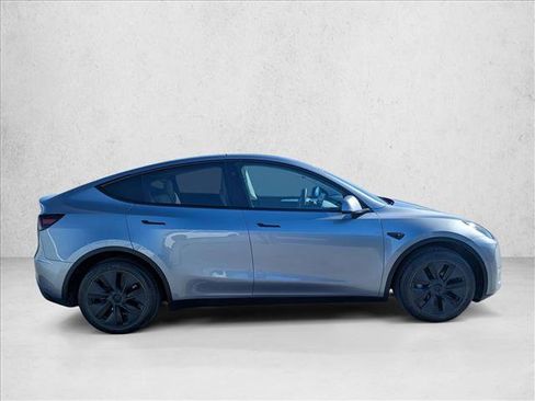 Used 2024 Tesla Model Y Long Range AWD/4WD image 4
