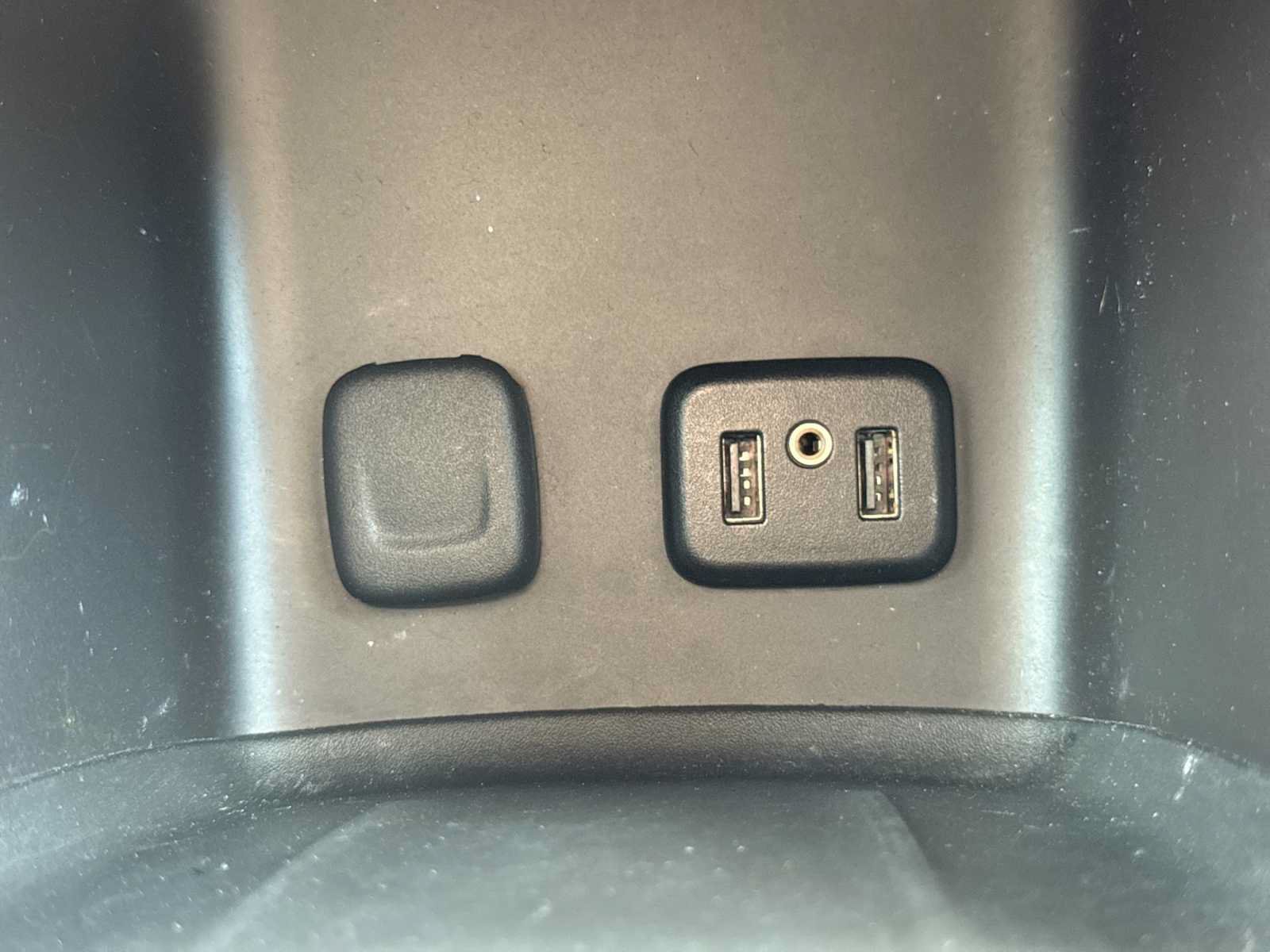 Used 2017 GMC Acadia SLE FWD image 32