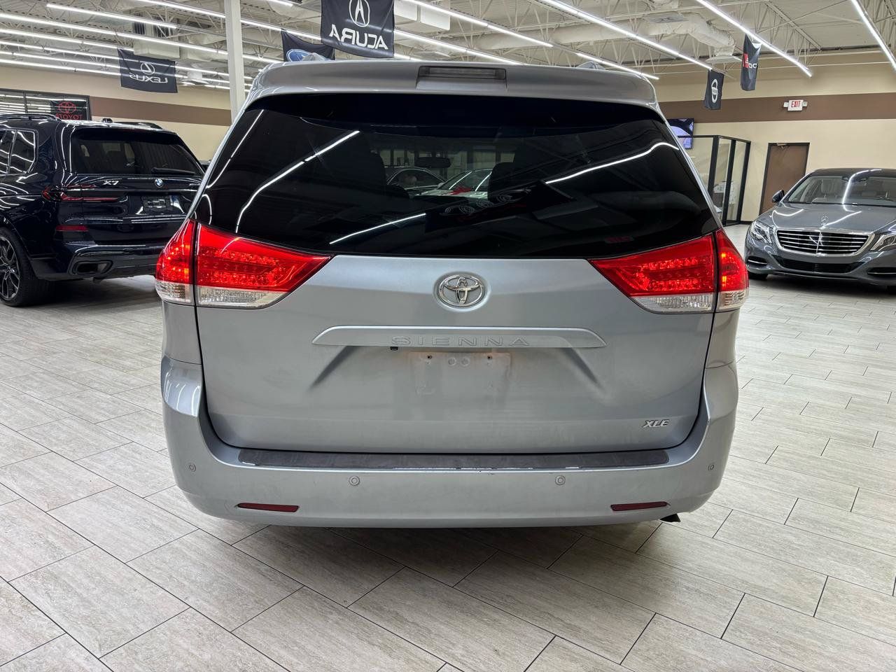 Used 2012 Toyota Sienna XLE w/ XLE Navigation Pkg FWD image 7