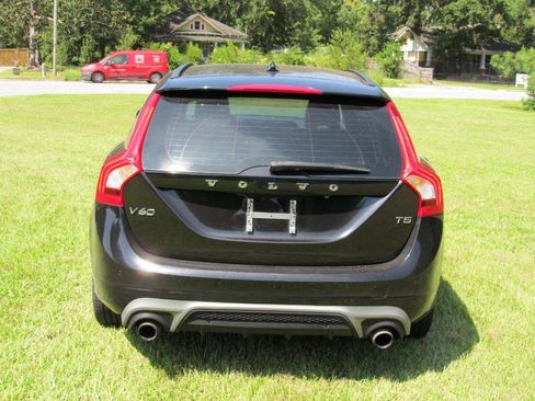 Used 2018 Volvo V60 T5 Dynamic w/ Vision Package image 5