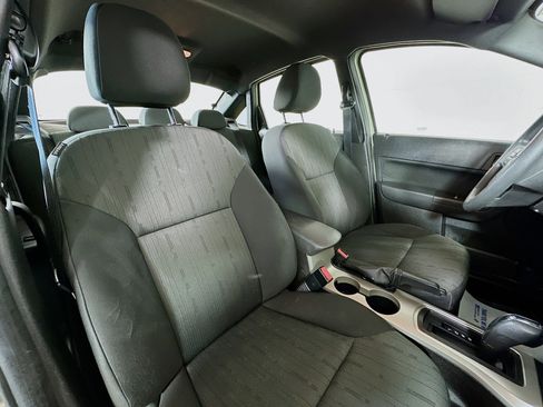 Used 2010 Ford Focus SE FWD image 24
