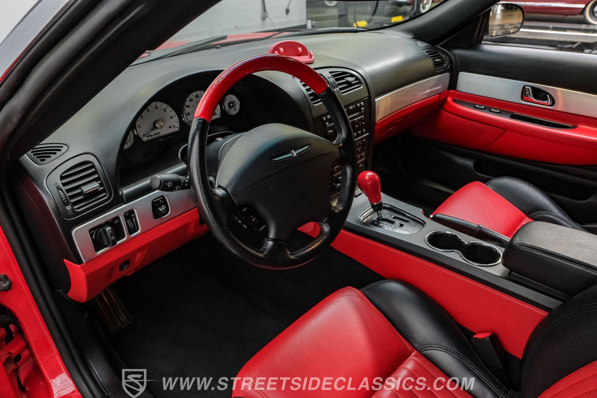 Used 2004 Ford Thunderbird RWD image 4