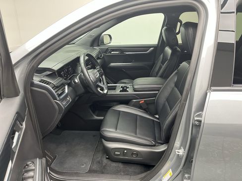 Certified 2025 GMC Acadia Elevation w/ Elevation Premium Package image 3