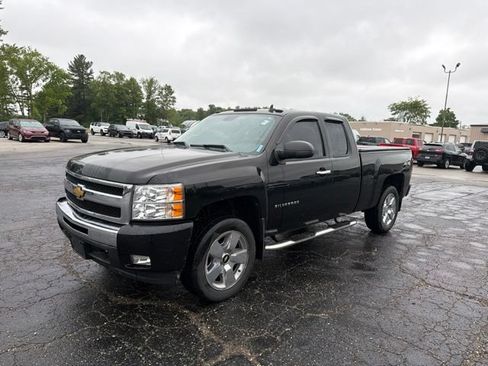 Used 2011 Chevrolet Silverado 1500 LT w/ All-Star Edition AWD/4WD image 4