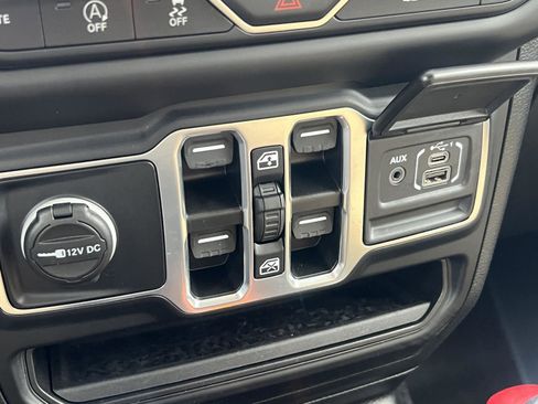 Used 2021 Jeep Gladiator Overland image 28