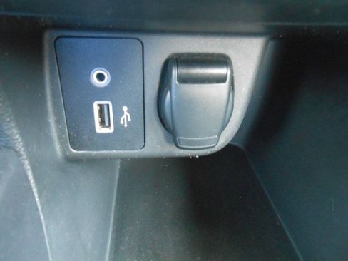 Used 2021 Nissan Versa SV FWD image 17