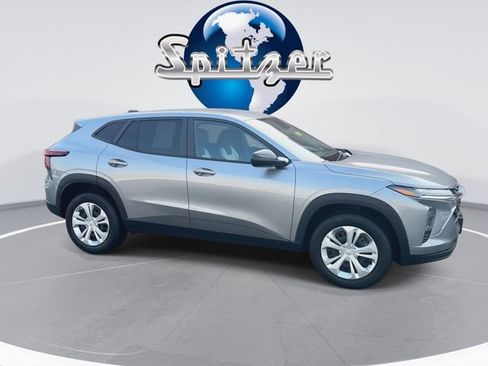 Used 2024 Chevrolet Trax LS image 2