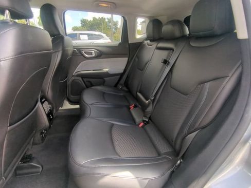 Used 2022 Jeep Compass Latitude w/ Sun and Sound Group FWD image 15