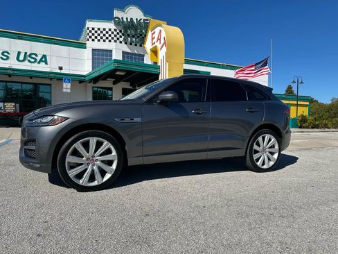Used 2018 Jaguar F-PACE R-Sport image 2