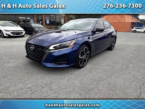 Used 2024 Nissan Altima 2.5 SR w/ SR Premium Package image 1