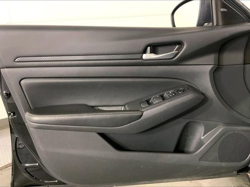 Used 2025 Nissan Altima 2.5 SV FWD image 24