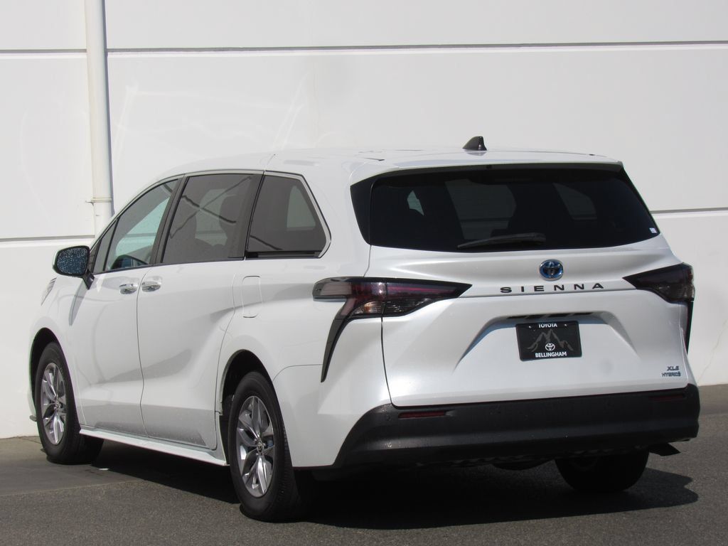 Certified 2024 Toyota Sienna XLE FWD image 5
